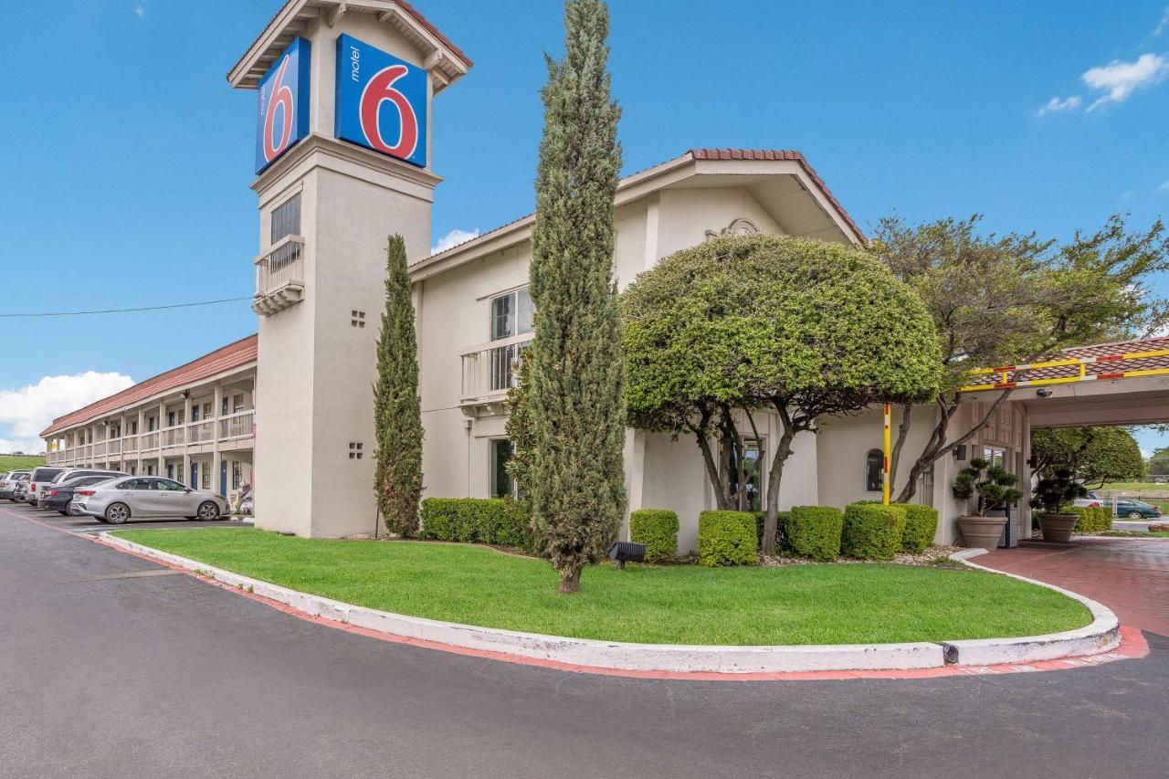 Motel 6-Dallas, Tx - Market Center Eksteriør bilde