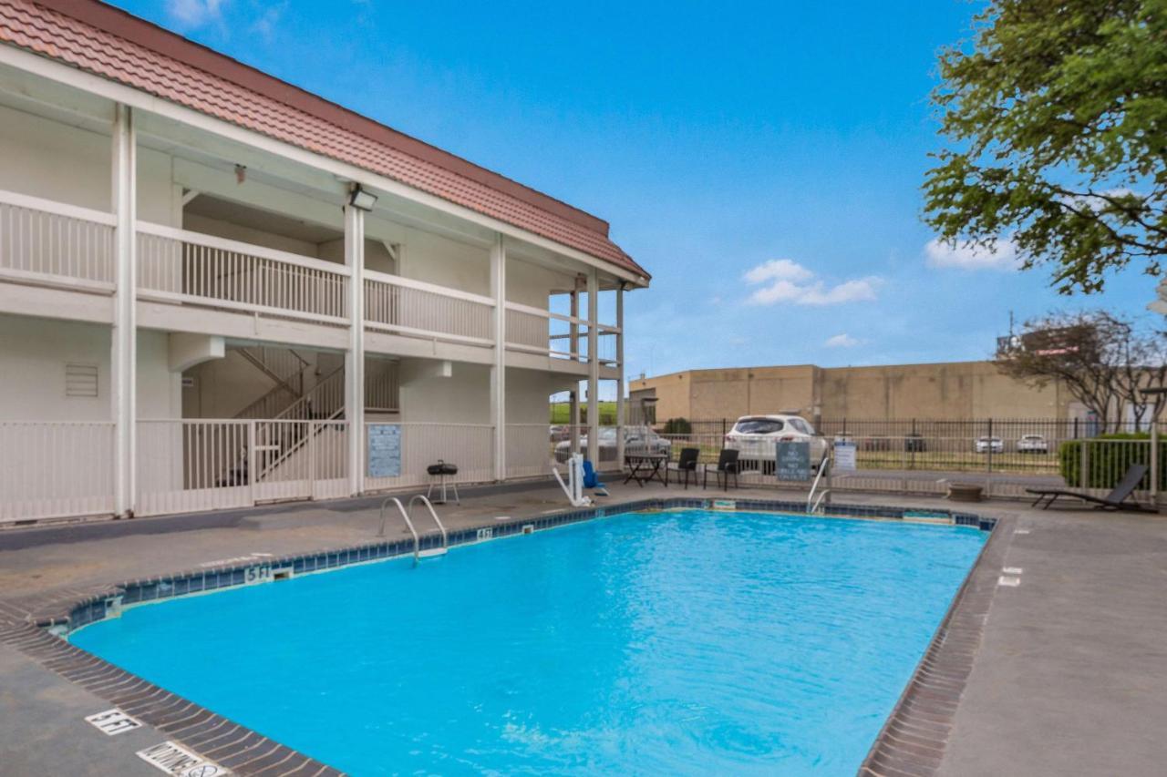 Motel 6-Dallas, Tx - Market Center Eksteriør bilde