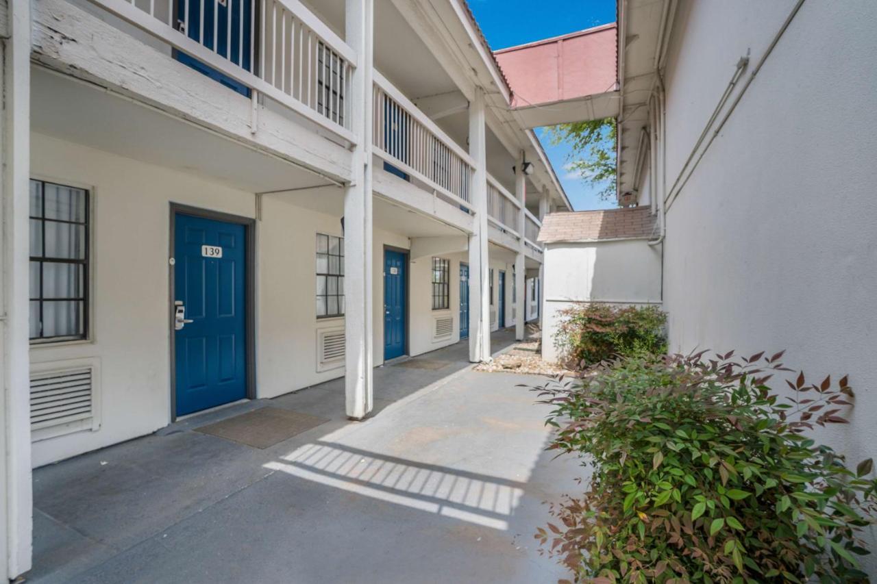 Motel 6-Dallas, Tx - Market Center Eksteriør bilde