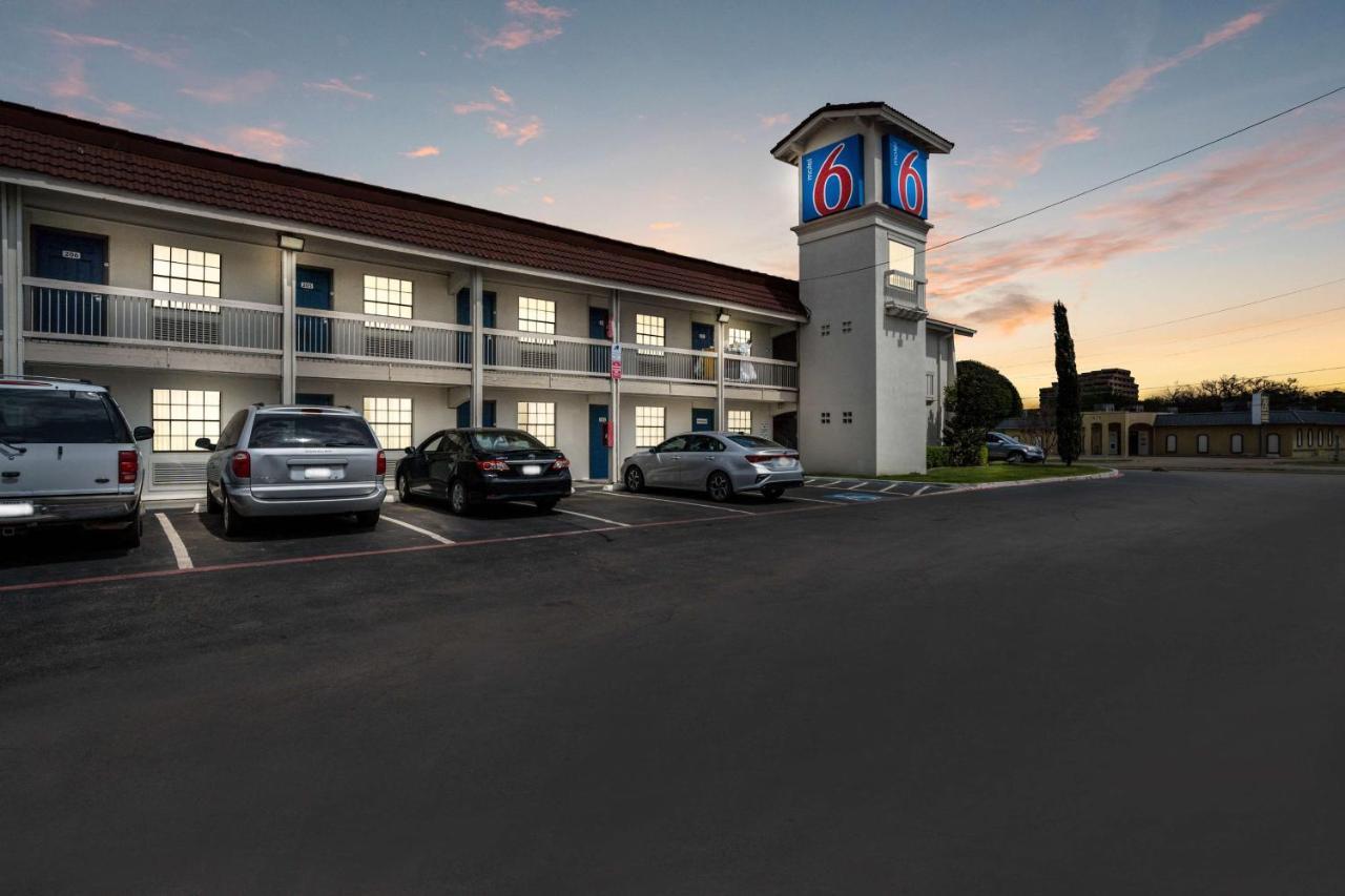 Motel 6-Dallas, Tx - Market Center Eksteriør bilde