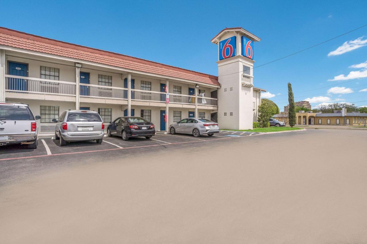Motel 6-Dallas, Tx - Market Center Eksteriør bilde