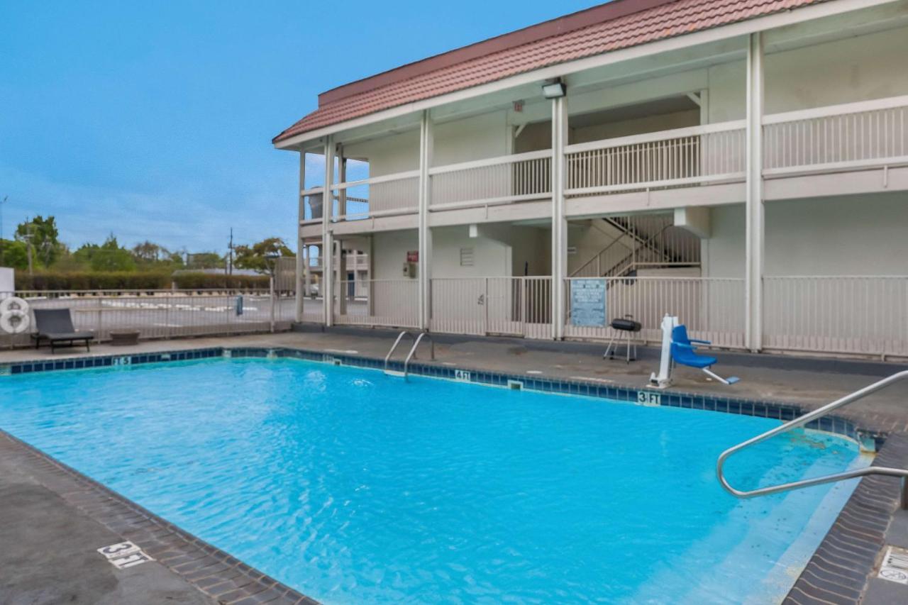 Motel 6-Dallas, Tx - Market Center Eksteriør bilde
