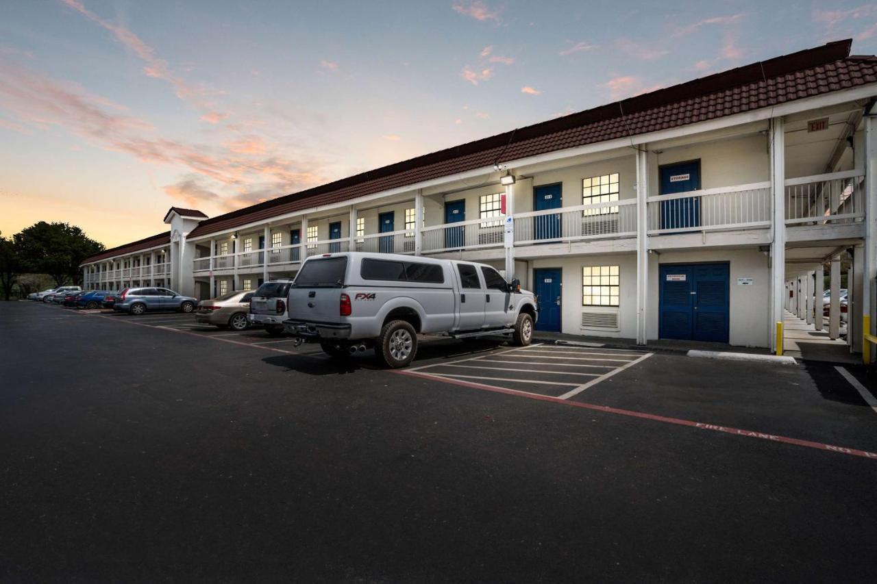 Motel 6-Dallas, Tx - Market Center Eksteriør bilde