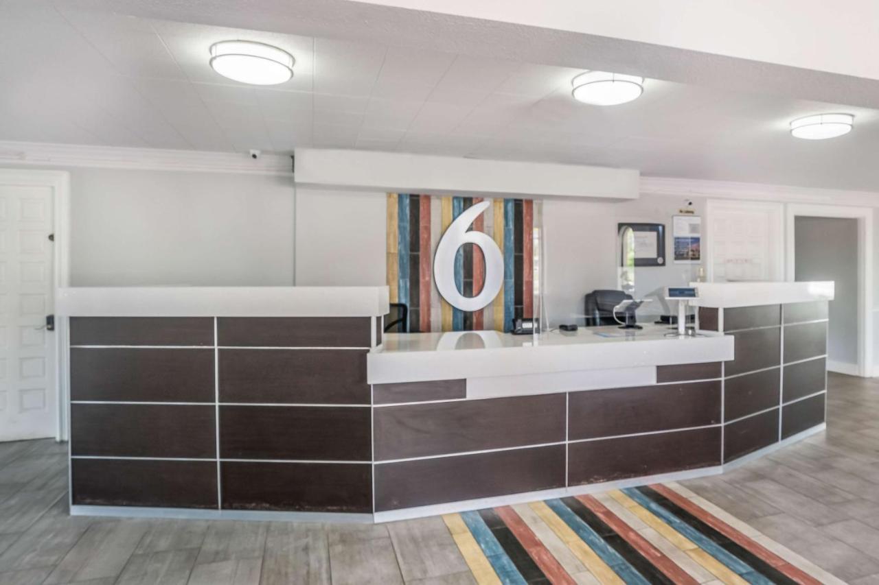 Motel 6-Dallas, Tx - Market Center Eksteriør bilde