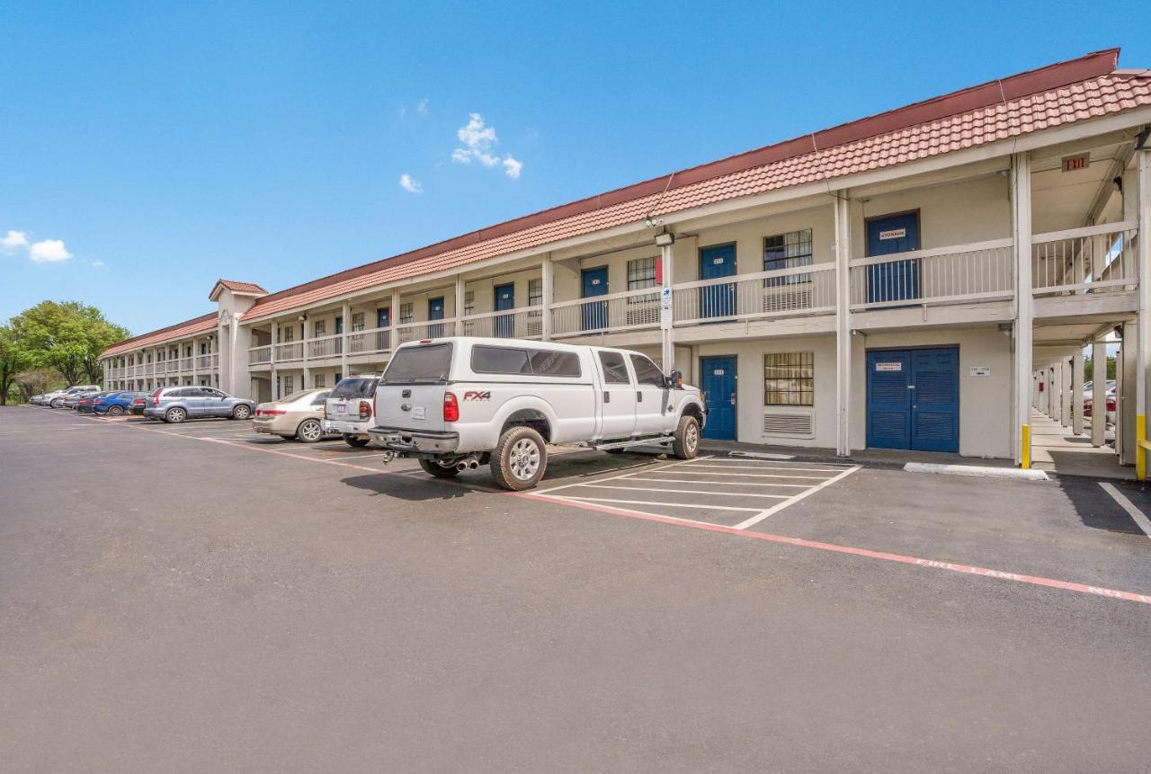 Motel 6-Dallas, Tx - Market Center Eksteriør bilde