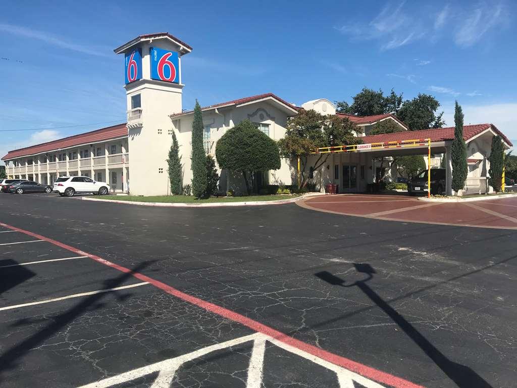 Motel 6-Dallas, Tx - Market Center Eksteriør bilde