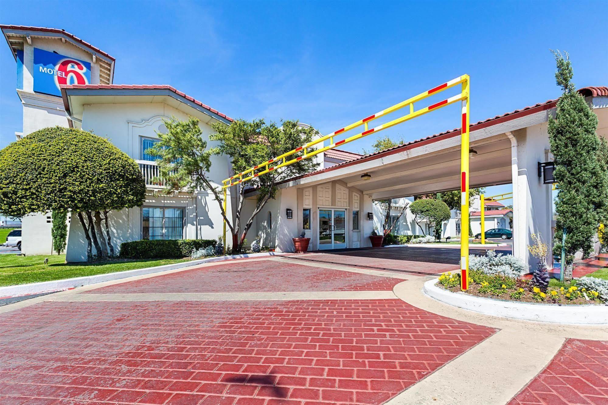 Motel 6-Dallas, Tx - Market Center Eksteriør bilde