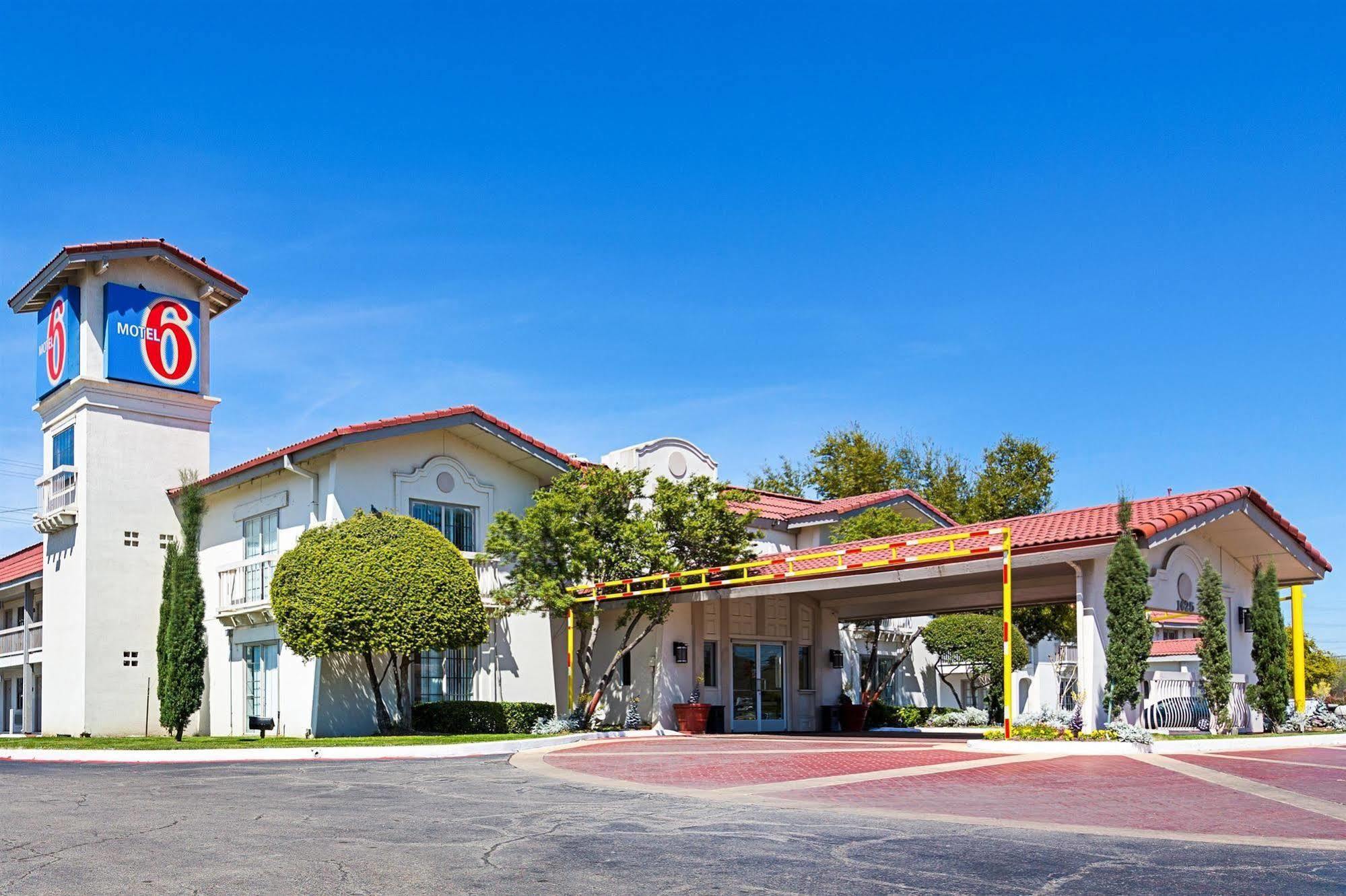 Motel 6-Dallas, Tx - Market Center Eksteriør bilde
