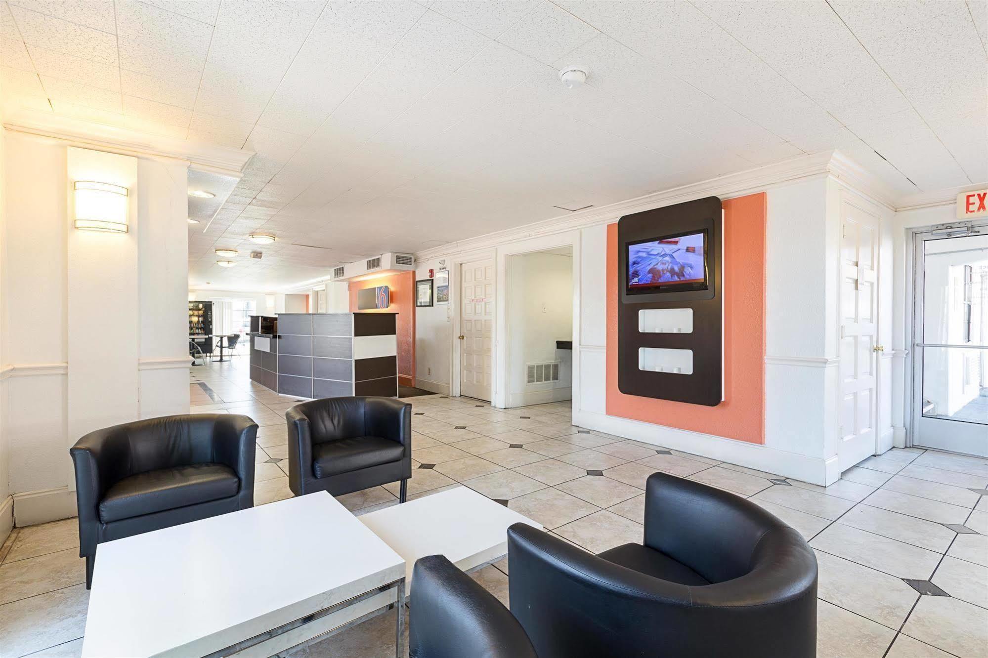 Motel 6-Dallas, Tx - Market Center Eksteriør bilde