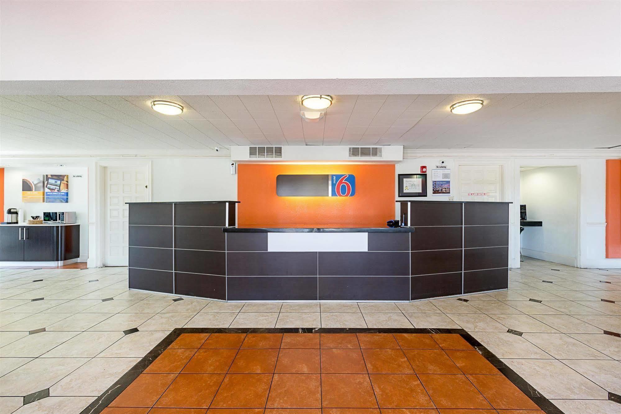 Motel 6-Dallas, Tx - Market Center Eksteriør bilde