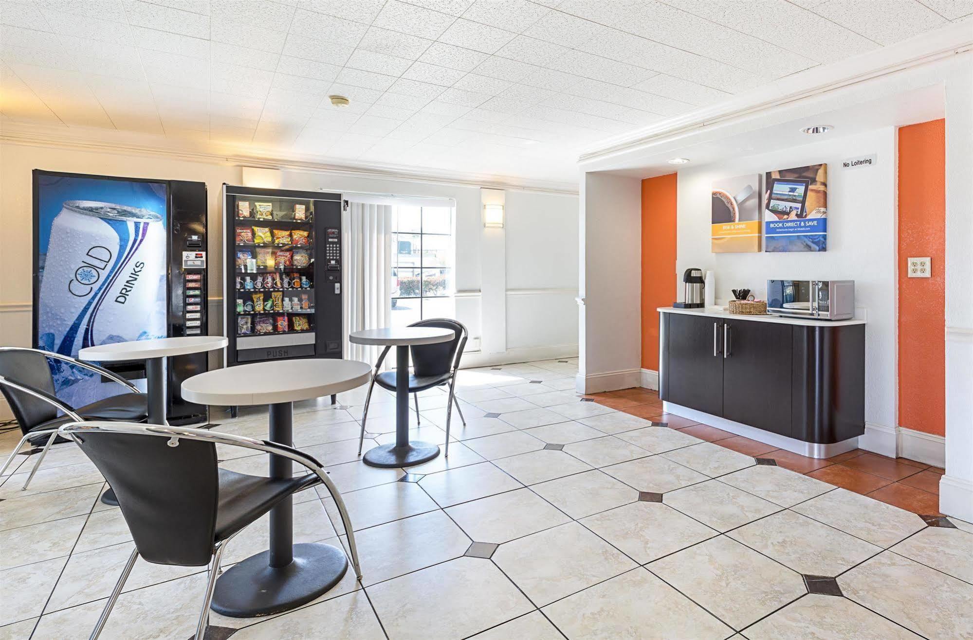 Motel 6-Dallas, Tx - Market Center Eksteriør bilde