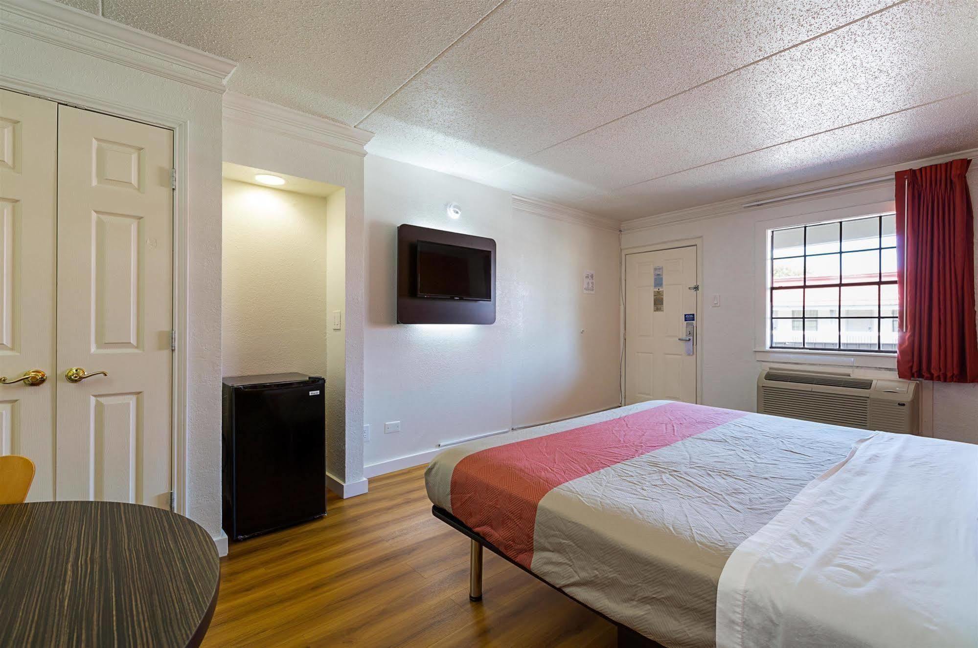 Motel 6-Dallas, Tx - Market Center Eksteriør bilde