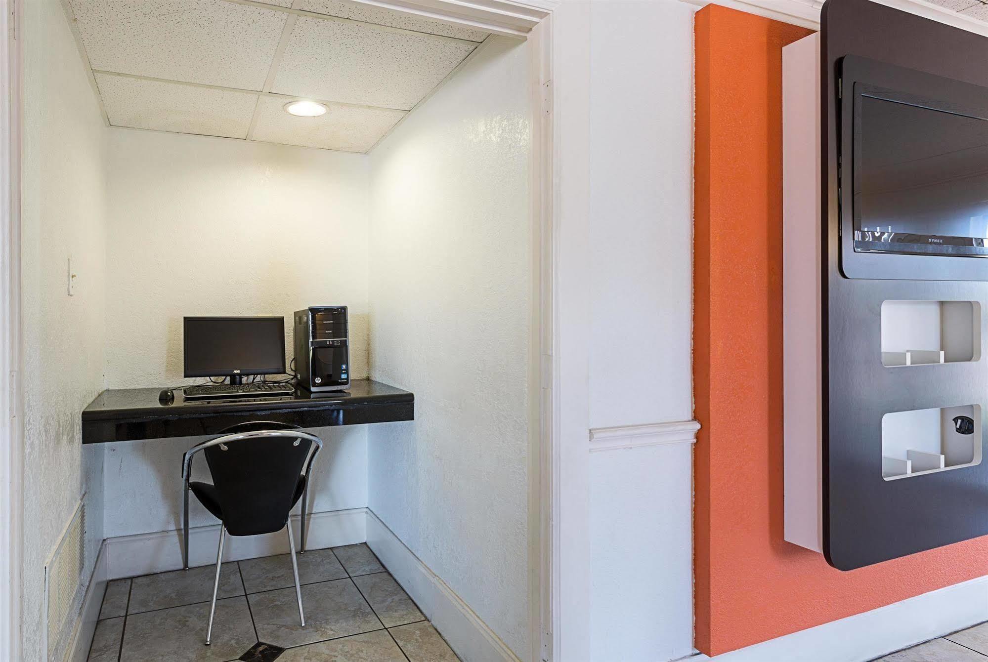 Motel 6-Dallas, Tx - Market Center Eksteriør bilde
