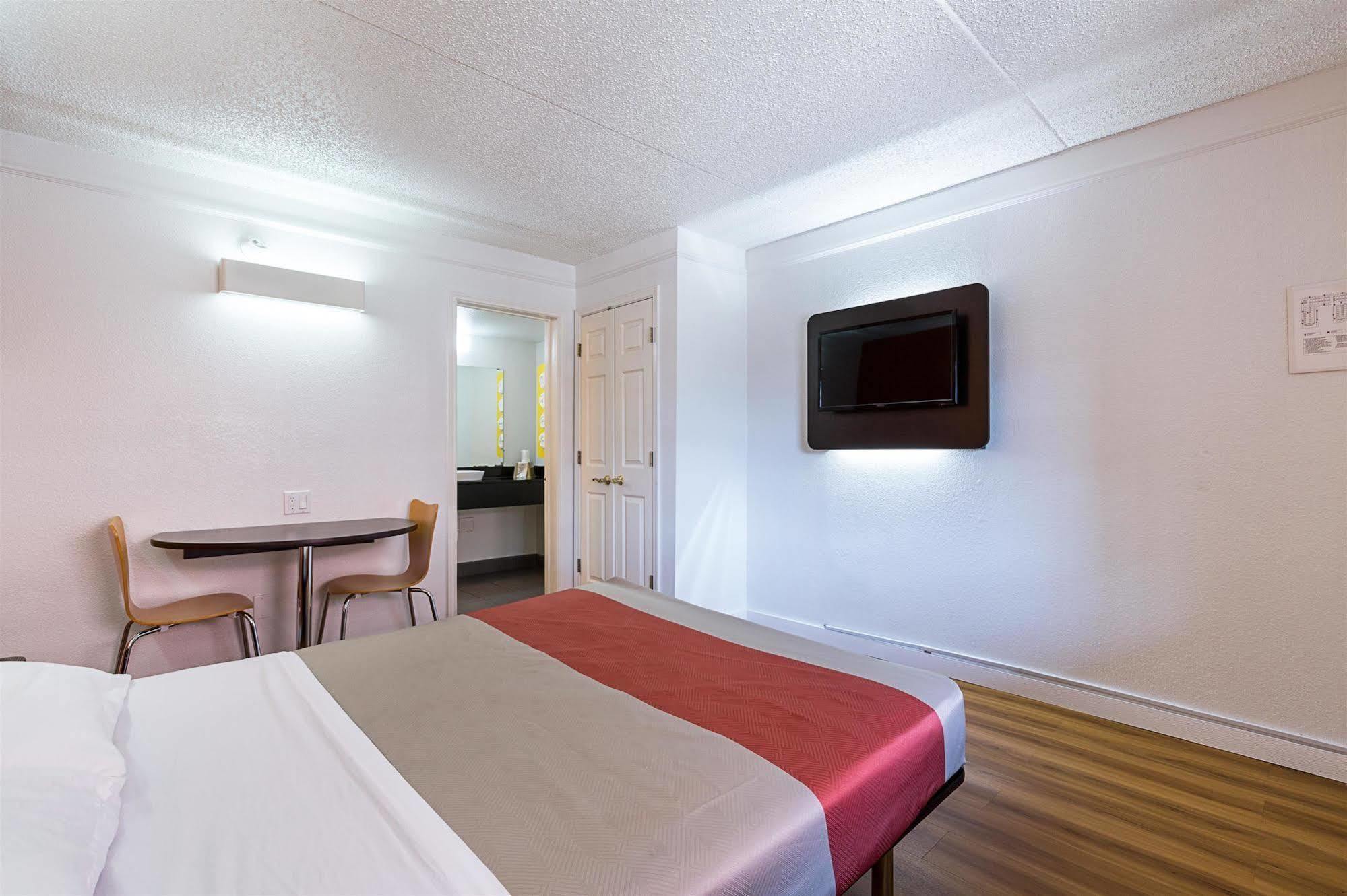 Motel 6-Dallas, Tx - Market Center Eksteriør bilde