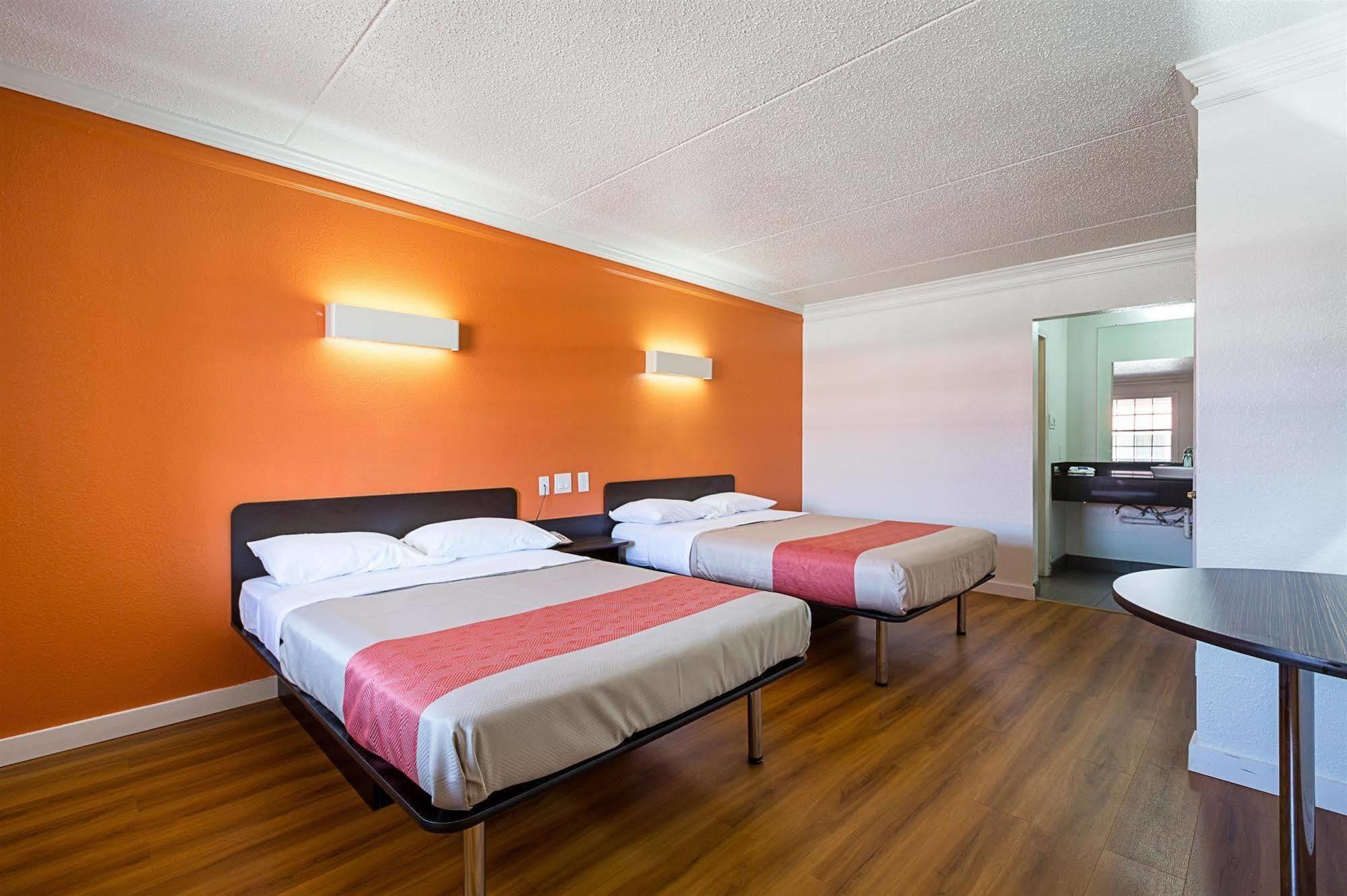Motel 6-Dallas, Tx - Market Center Eksteriør bilde