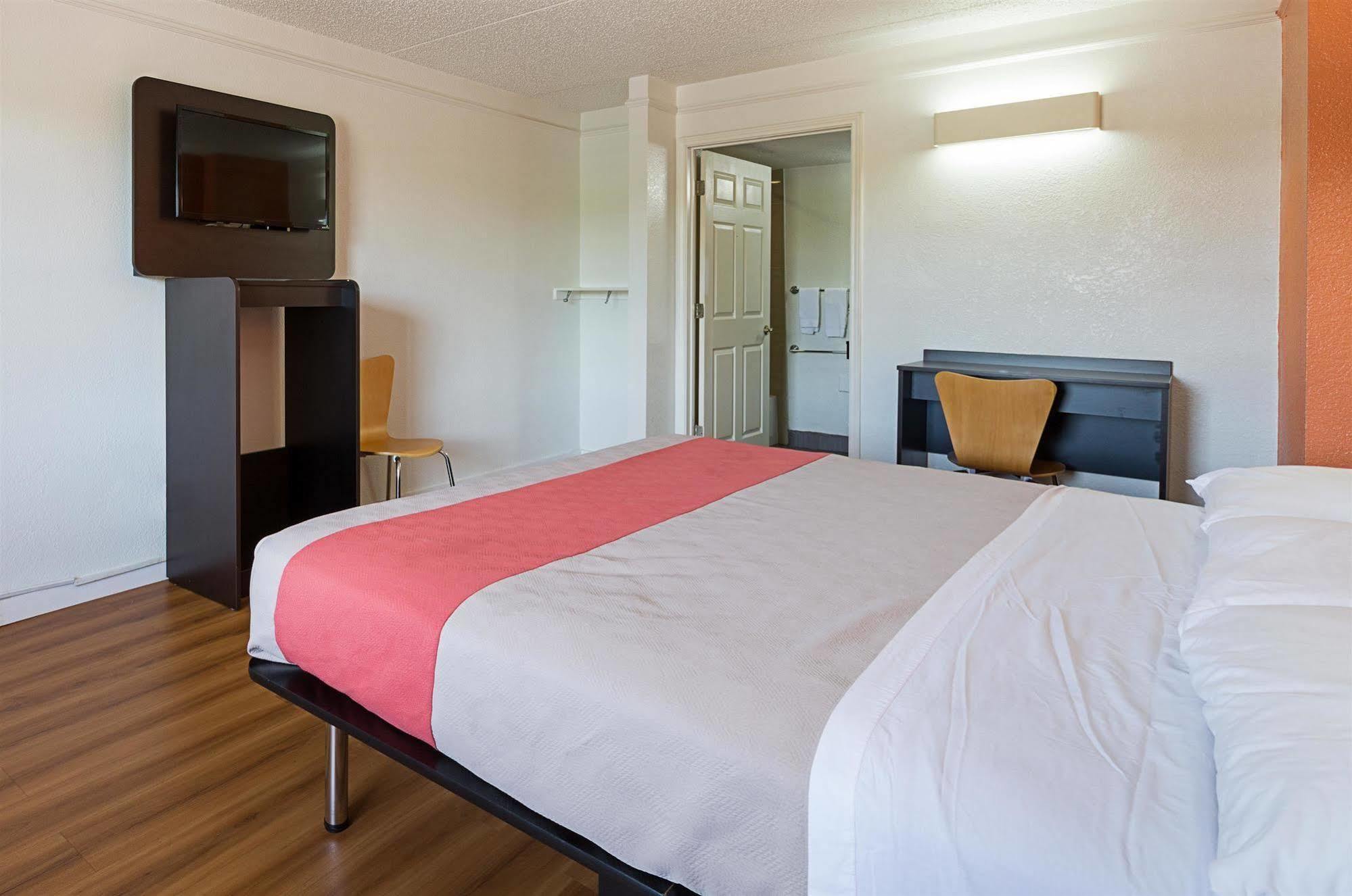 Motel 6-Dallas, Tx - Market Center Eksteriør bilde